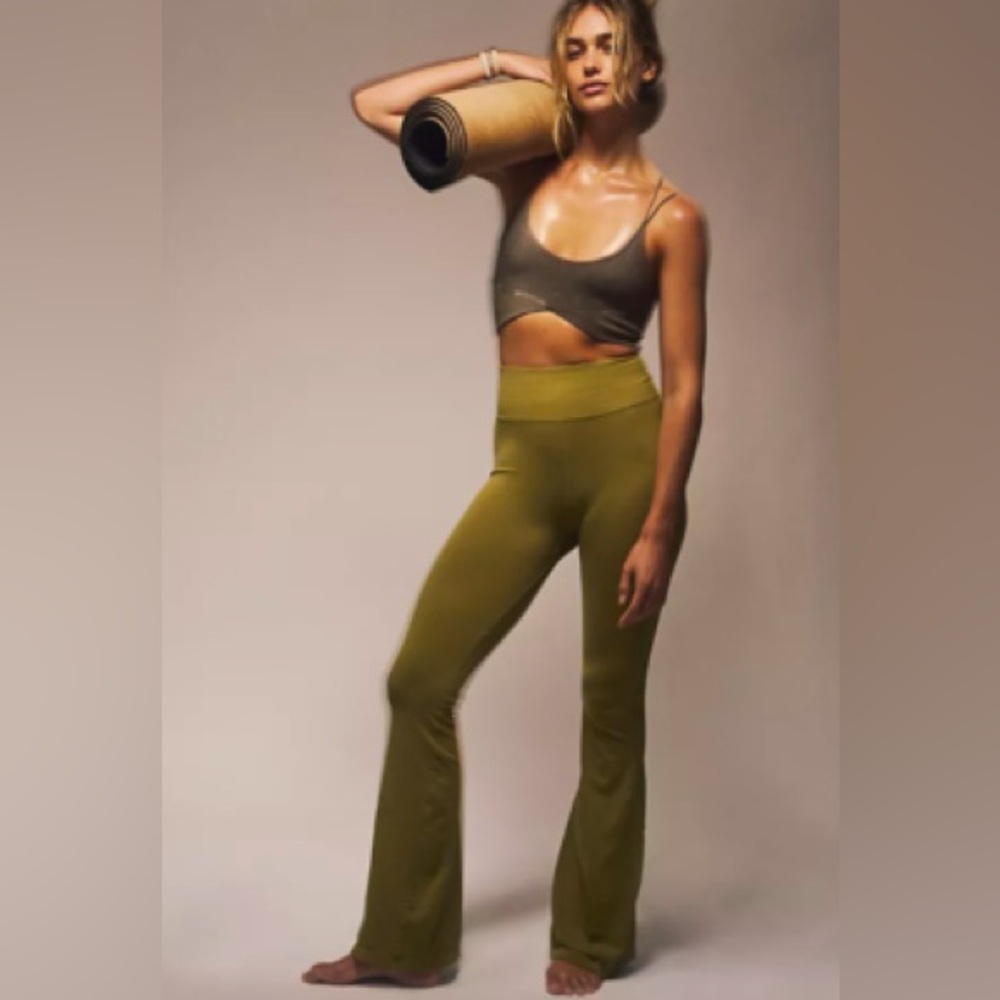 Free People Movement green flare leg stretchy yoga pants, leggings